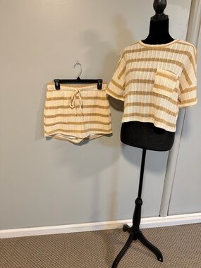 Gilli Striped Knit Lounge Set Shorts & Top Cream Tan Size Medium NWT